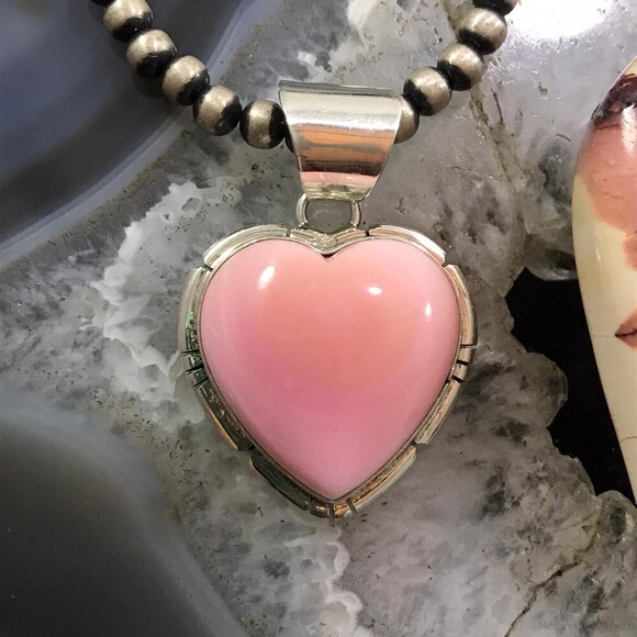 Samson Edsitty Native American Sterling Pink Conch Heart Pendant For Women - Picture 1 of 10